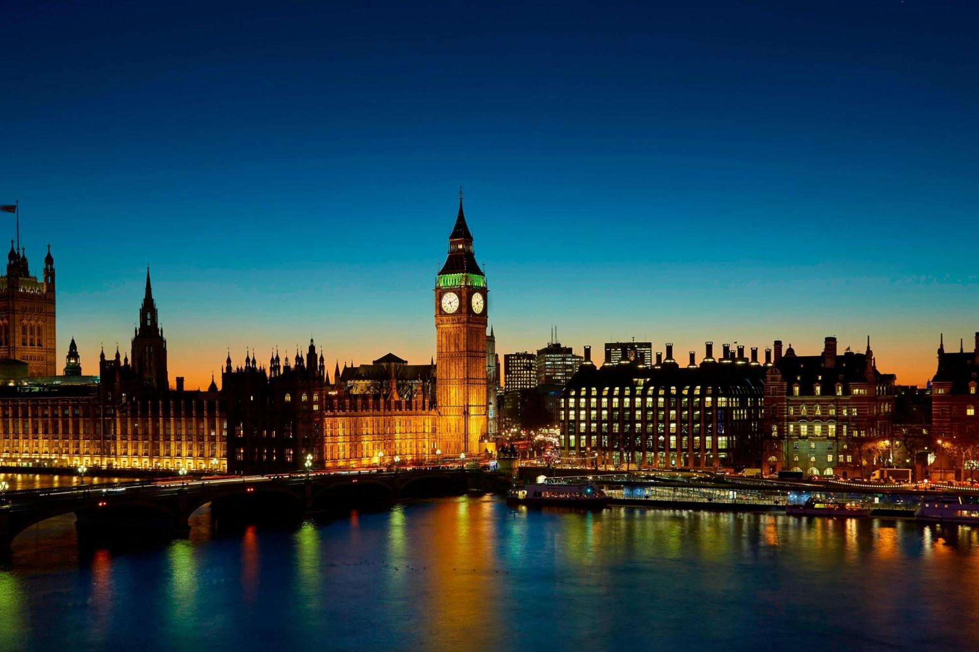 London Marriott Hotel County Hall Exterior photo