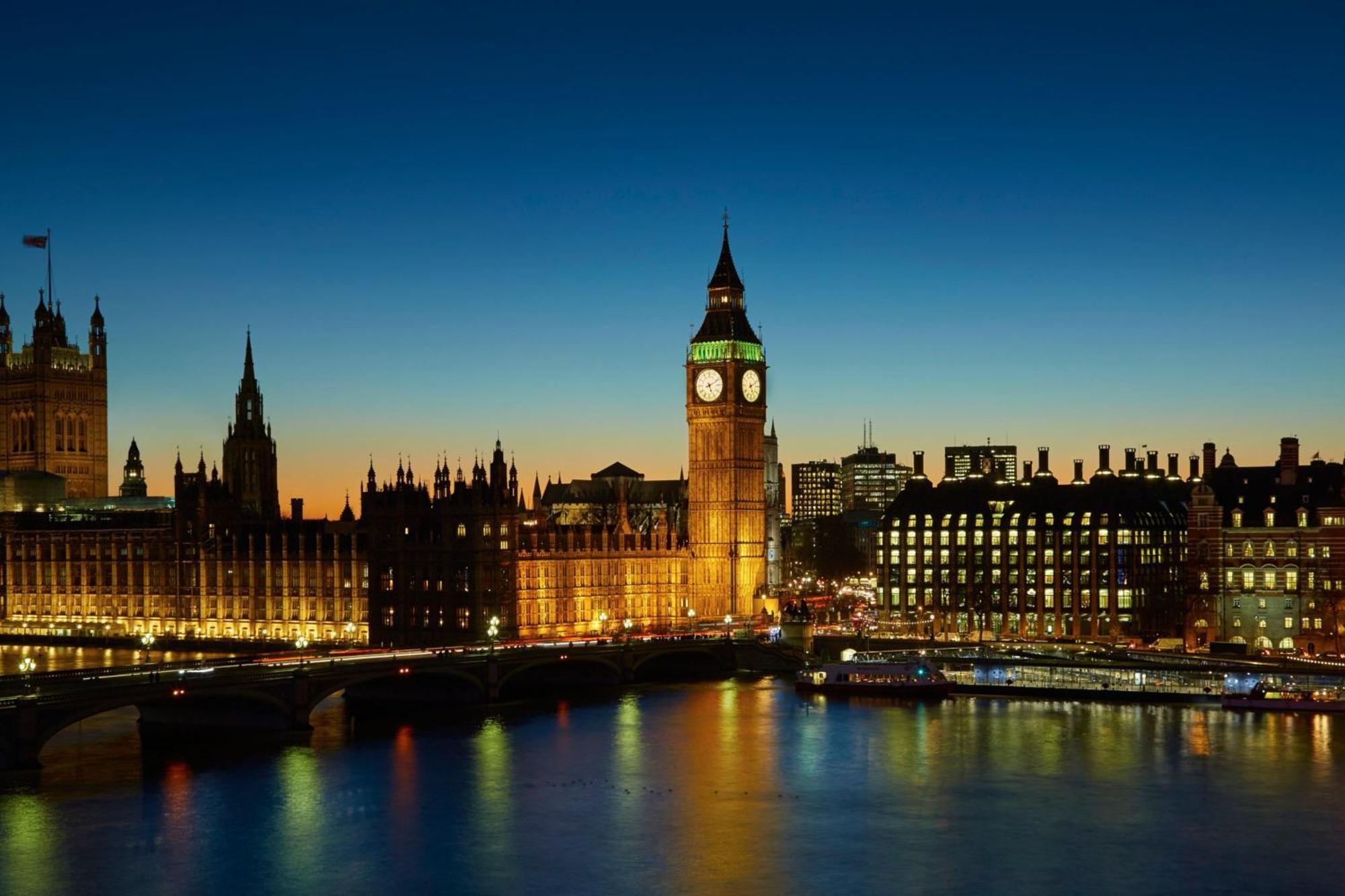 London Marriott Hotel County Hall Exterior photo