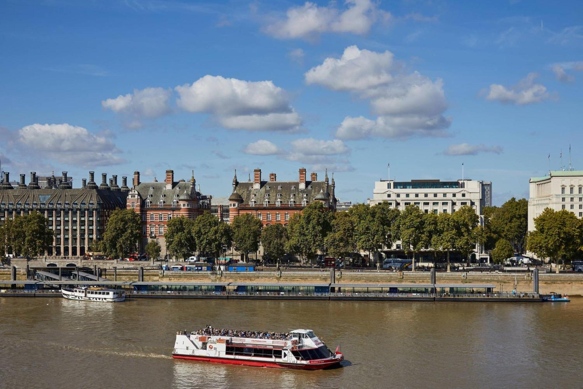 London Marriott Hotel County Hall Exterior photo